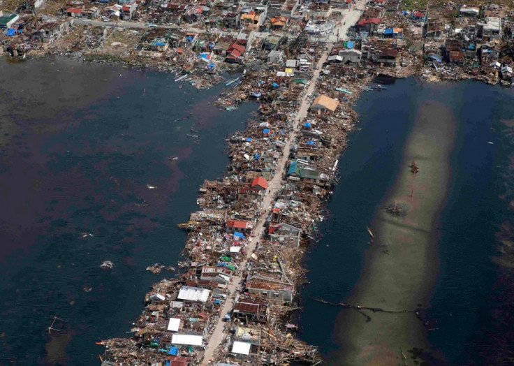 A battered a town in Samar province in central Philippines (Photo: REUTERS/Erik De Castro)
