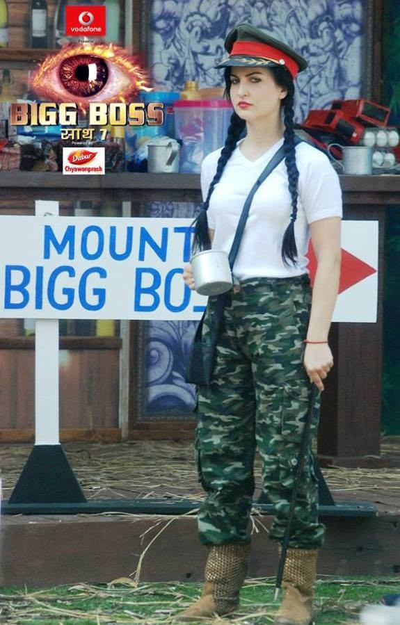 Elli Avram as General in the new luxury budget task
