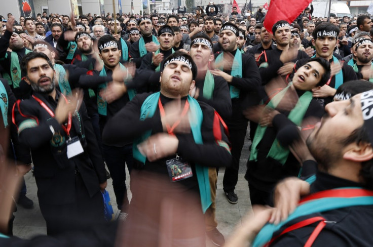 Turkish Shi'ite men beat their chests as they mourn during an Ashura procession in Istanbul. (Photo: REUTERS/Murad Sezer)