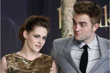 Robert Pattinson-Kristen Stewart-Dylan Penn Love Saga: Stewart Wants Pattinson to Go Public/Reuters