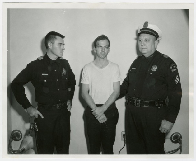 ee Harvey Oswald, accused of assassinating former U.S. President John F. Kennedy, is pictured with Dallas police Sgt. Warren (R) and a fellow officer in Dallas ee Harvey Oswald, accused of assassinating former U.S. President John F. Kennedy, is pictured with Dallas police Sgt. Warren (R) and a fellow officer in Dallas