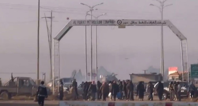 Footage apparently showing Syrian rebels in the al-Omar oil field, Deir al-Zor province. Footage apparently showing Syrian rebels in the al-Omar oil field, Deir al-Zor province.