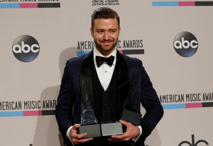Winner Justin Timberlake poses backstage at the 2013 AMAs