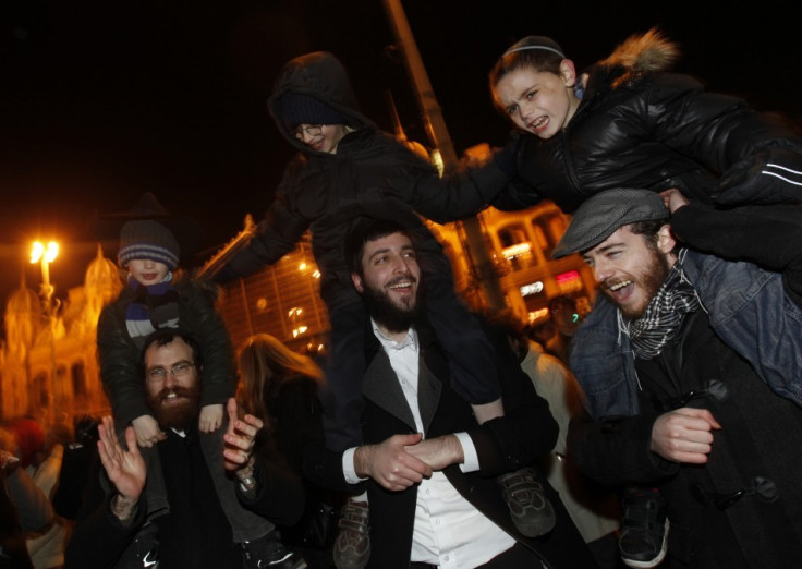 Hannukah: Jews in Hungary celebrating