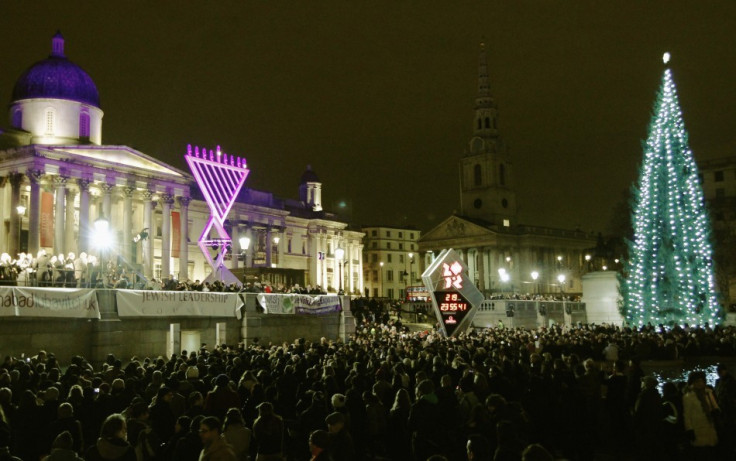 Hanukkah crowds gather in London's Trafalgar Square