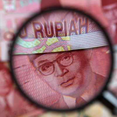 Indonesia's rupiah drops below 12,000 a dollar for the first time since 2009