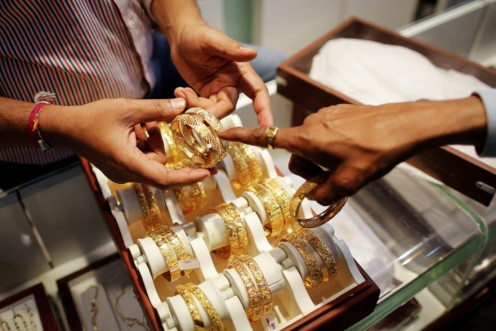 Gold prices to oscillate next week ahead of US jobs data