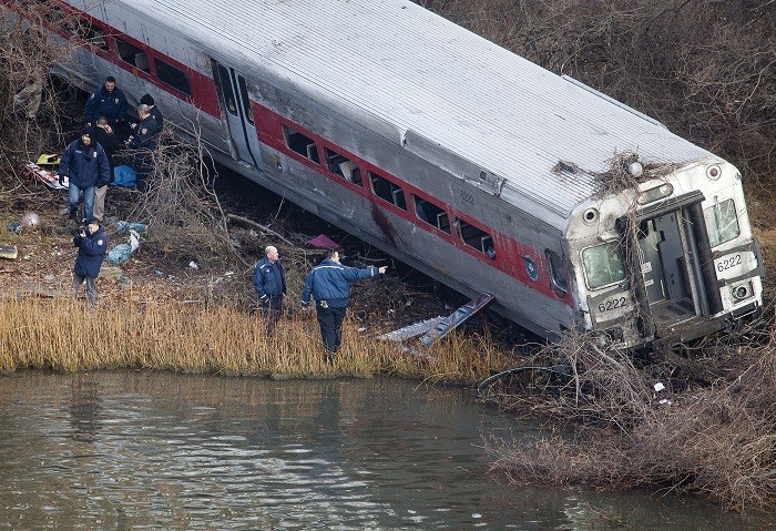 Bronx train derails
