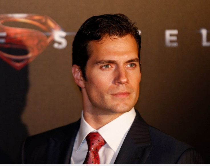 Twilight heartthrob Robert Pattinson lost the world's Sexiest Man title to Superman star Henry Cavill, in a poll conducted by the UK edition of Glamour. (Reuters)