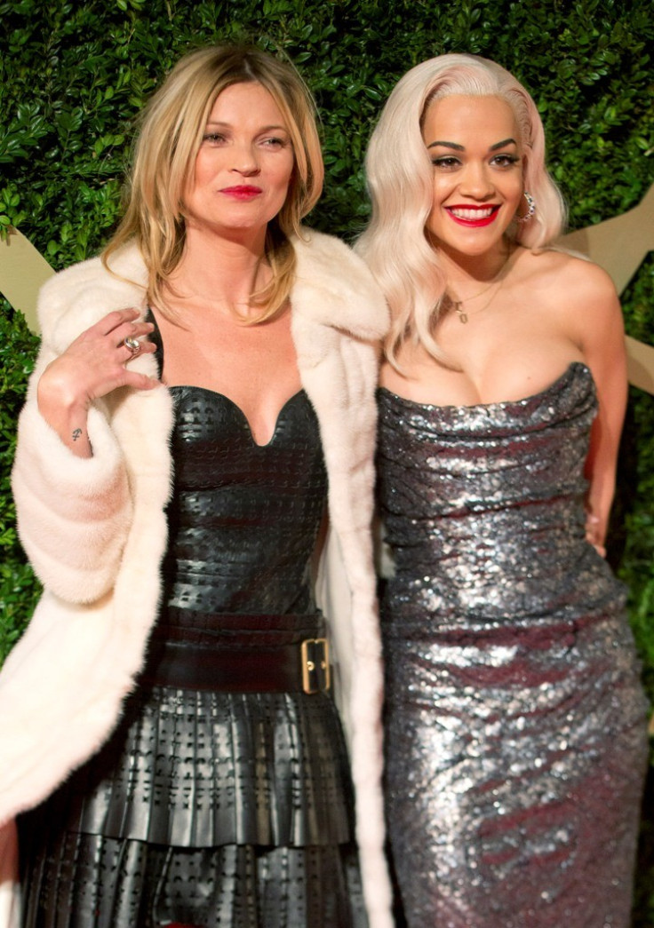 Model Kate Moss and singer Rita Ora (R) pose on red carpet. (Photo: REUTERS/Neil Hall)