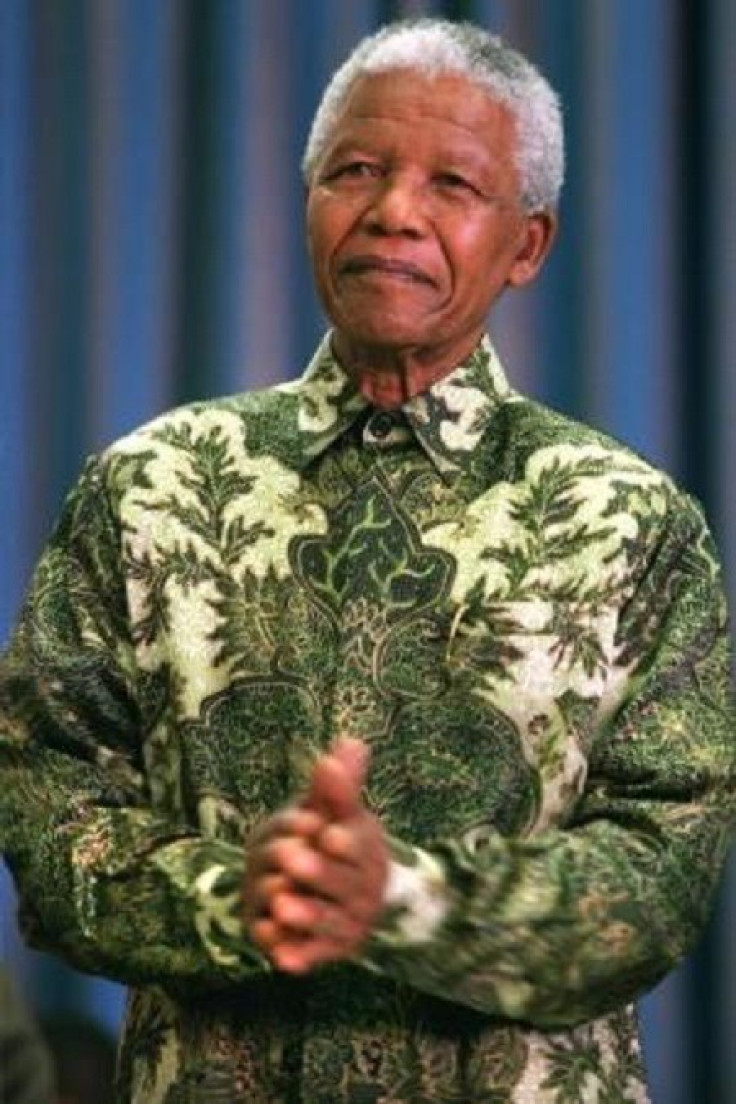 Nelson Mandela goes green in this shirt PIC: reuters