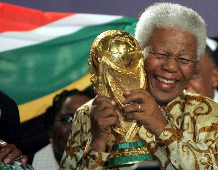 Nelson Mandela: British Football to Pay Tribute with Applause