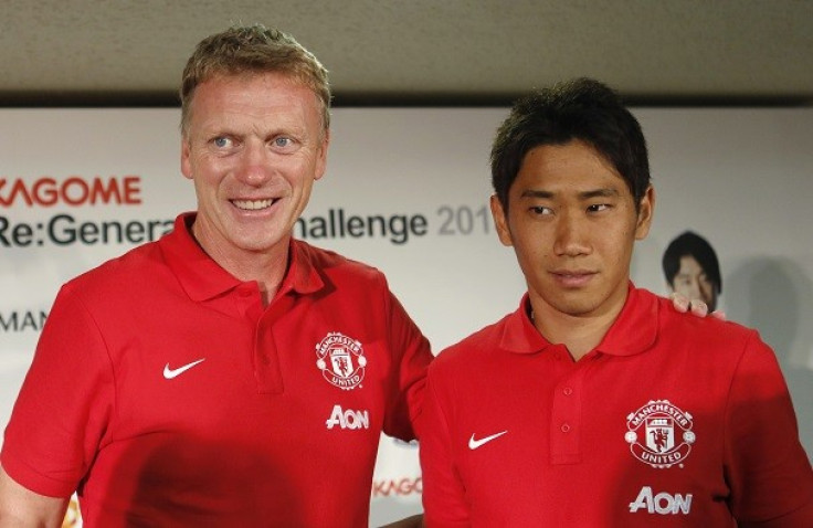 Manchester United manager David Moyes with midfielder Shinji Kagawa. (Reuters)