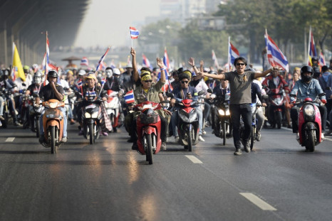 Thai PM Yingluck dissolves parliament