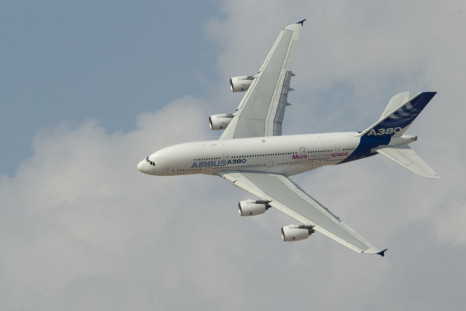 An Airbus A380, the world's largest passenger jet, flies during the Dubai Airshow November 18, 2013.  REUTERS/Caren Firouz