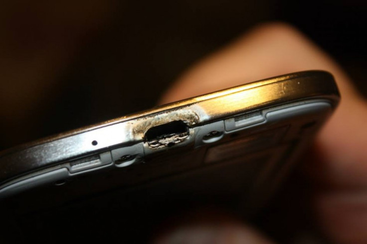 Samsung Galaxy S4 CAtches Fire