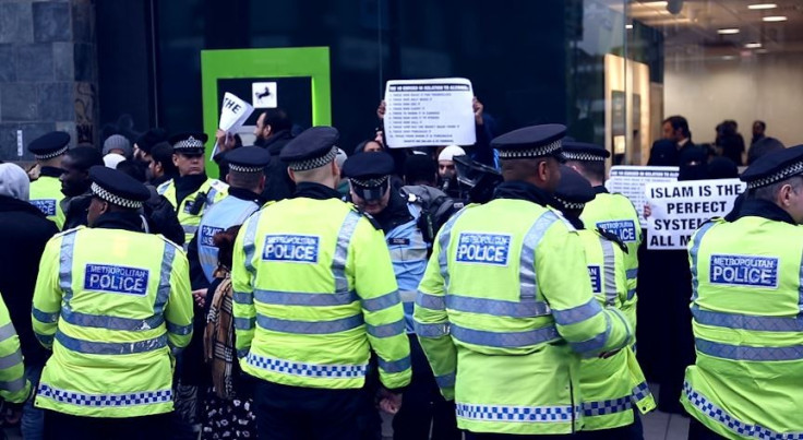 The Shariah Project protest against alcohol in Brick Lane was outnumbered by police PIC: IBTimes.co.uk