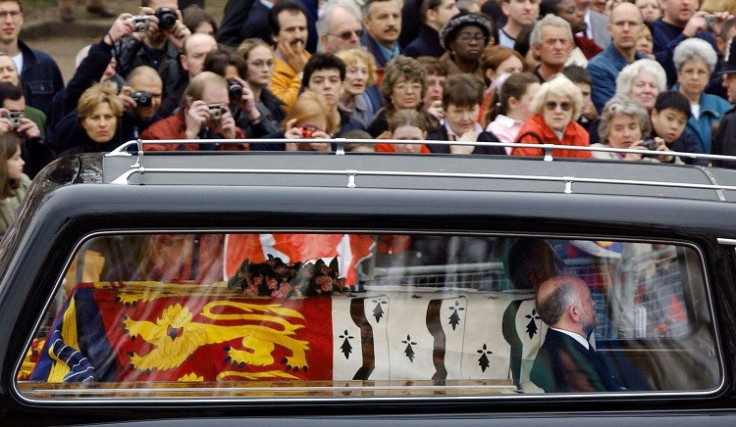 Crowds mourned the streets of London to catch a glimpse of the Queen Mother's coffin