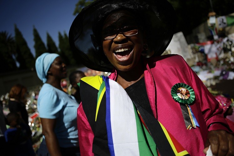 Women dance and sing during a homage outside the Houghton home of the late former South African President Nelson Mandela in Johannesburg December 15, 2013. Reuters picture