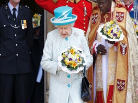 Queen Attends Maundy Thursday Church Service