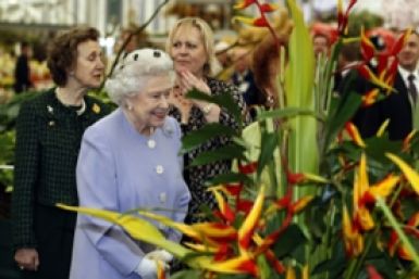 Queen attends Chelsea Flower show