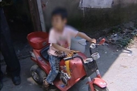 3 year old Daredevil trike riding child pedals on a major city road