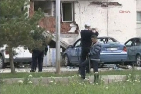 Car bomb in Turkey: two policemen dead, dozens injured