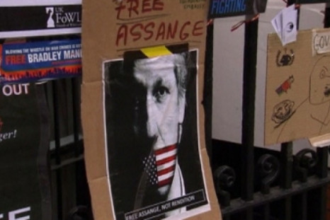 UK Police Demand Assange leave Ecuador Embassy