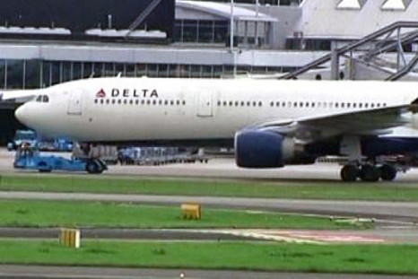 Needles Found in Delta Airlines Food
