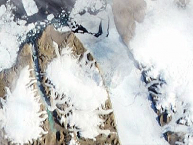 46 sq mile iceberg breaks free in Greenland