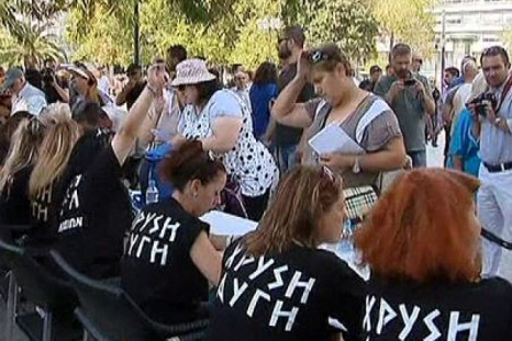 Neo-Nazi party hand out free food to ‘real’ Greeks