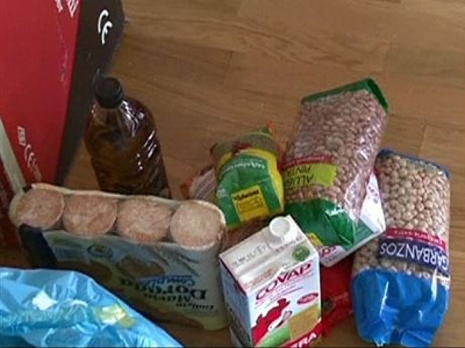 Poor People in Robin Hood style Supermarket Raids