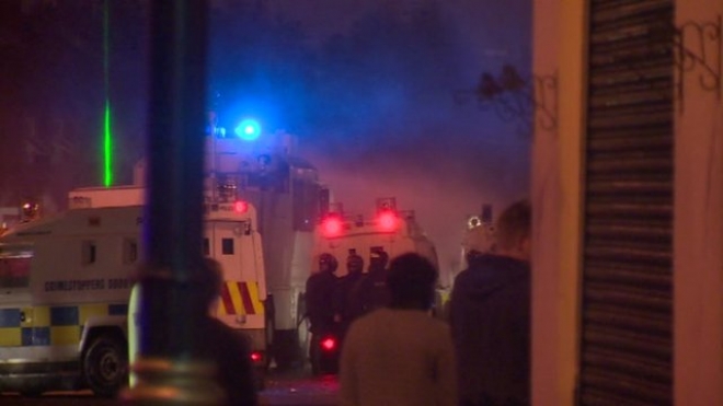 15 Police Officers attacked by Loyalists in Belfast