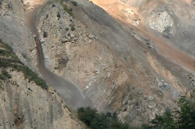 18 children buried in landslide at school  in China
