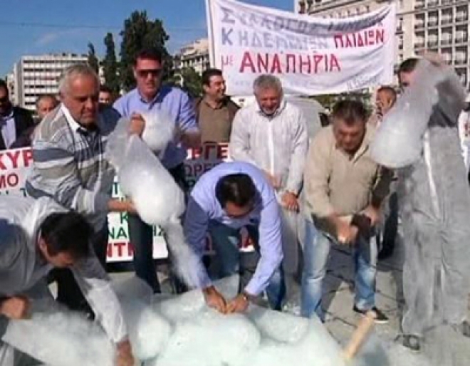 Revised 2013 budget for Greece is presented to parliament