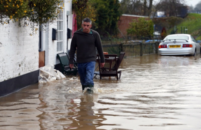 Flooding: 500 homes evacuated in North Wales