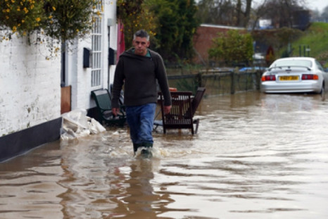 Flooding: 500 homes evacuated in North Wales
