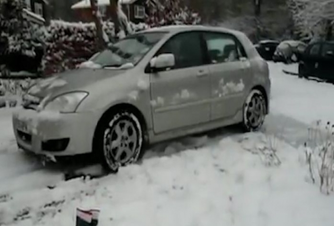 Snow and ice across UK cause commuter chaos