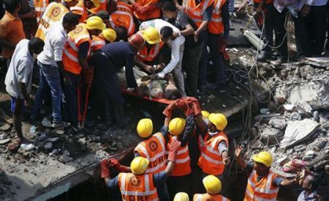 Dozens Trapped After Mumbai Building Collapses | IBTimes UK