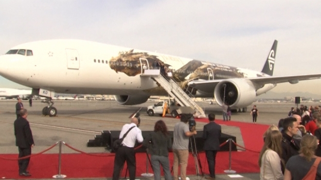 Hobbit’s Smaug Unveiled on Air New Zealand Plane