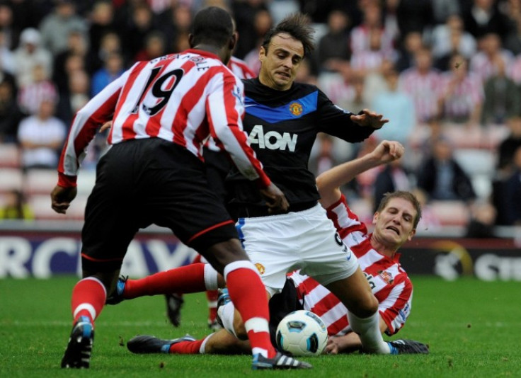 Sunderland's Turner and Bramble challenge Manchester United's Berbatov during their English Premier League soccer match in Sunderland.