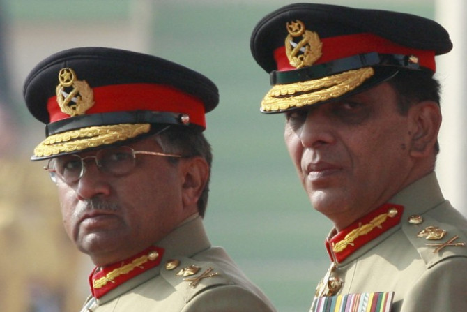 Pakistan's former President Pervez Musharraf (L)