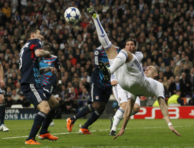 Real Madrids Benzema tries to kick the ball challenged by Olympique Lyons Reveillere during their Champions League soccer match in Madrid. Real Madrids Benzema tries to kick the ball challenged by Olympique Lyons Reveillere during their Champions League soccer match in Madrid.