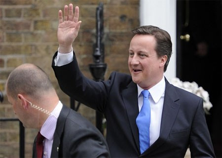 The leader of Britain's opposition Conservative Party David Cameron leaves after making a statement at St Stephens Club in central London, May 7, 2010